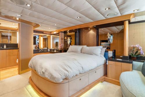 Tigress Charter Boat Interior : 7